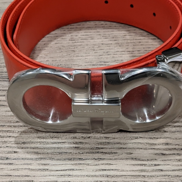 Mens Salvatore Ferragamoe Gancini Embossed Leather Reversible Belt Red - Picture 3 of 3